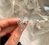 Anel de zircônia ultra brilhante, requintado e de luxo leve para mulheres, design de nicho, anel aberto com um toque de alta qualidade e elegância