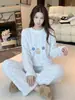 Conjunto de pijama de malha com meia-fleece, estampa de rosto sorridente de desenho animado estilo coreano para mulheres, espessado para aquecimento, adequado para usar no outono