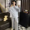 Pijama para hombre, nuevo conjunto de ropa de casa de seda helada para hombre, otoño 2026, primavera y otoño, manga larga, juvenil, talla grande