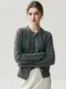 Novo Estilo Outono e Inverno 2026 Cachemir de Bebê Feminino Versátil Gola Redonda Botão de Pérola Padrão Torcido Elegante Cardigan de Tricô