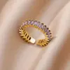 Anillo Geométrico de Zirconia Cúbica de Colores Chapado en Oro de 18K Estilo Lujo Ligero Vintage Anillo de Cristal Retro Artístico