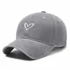 Chapéu Bordado de Bico de Pato com Top Macio para Primavera e Verão Estilo Coreano para Homens e Mulheres, Boné de Baseball Lavado Versátil da Moda com Design de Coração, Estilo Vintage Fino
