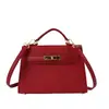Bolsa Kelly de alta qualidade, leve e luxuosa com padrão de lichia para mulheres, uma bolsa de ombro/transversal elegante e versátil para a temporada de outono de 2026