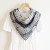 Hecho a Medida para Clientes Coreanos ~ Pañuelo Cuadrado Pequeño de Doble Capa de 60 cm con Estampado Casual Elegante, Método de Atado como Diadema, Pañuelo de Seda para Viaje para Mujeres