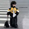 Chaqueta de motocicleta para niños con diseño de bloques de color, nuevo modelo de primavera 2026, chaqueta de carreras con cuello alto a la moda y genial estilo coreano para niños