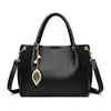 Bolso de mano para mujer 2026 nueva moda simple para mamá de mediana edad bolsa de gran capacidad multi-compartimento cuero suave bolsa para el día a día