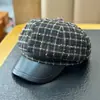 Nuevo Sombrero Octagonal a Cuadros Blanco y Negro Otoño e Invierno para Mujer, Elegante y a la Moda, Boina Casual y Versátil