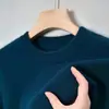Camiseta básica de punto de color liso para hombre, suéter interior ajustado para otoño e invierno, suéter de cuello redondo para hombre, nuevo estilo moderno para otoño e invierno 2026