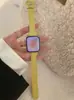 A pulseira fina, reversível e com padrão de lichia em couro é adequada para smartwatches Apple S11, S12, Huawei GT6, Fit5 e Samsung