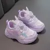 Tênis Esportivo Feminino 2026 Novidades de Primavera Sapatos com Botão Infantil Moda Superfície de Couro Tênis de Corrida Feminino Sapatos Casuais Estudantis
