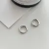 Brincos Versáteis de Design Geométrico em Forma de U Trançado de Luxo Leve Europeu e Americano para Mulheres, Brincos Estilosos Atacado