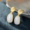 Pendientes de jade hetiano natural con incrustaciones estilo palacio, versátiles, personalizados, elegantes, chapados en oro, joyería ligera de lujo simple para mujer