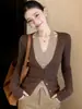 Suéter Cardigan de Tricô com Gola Halter e Decote V, Falso Duas Peças, Moda Primavera Feminina 2026 Novo Estilo Popular, Top Camada Base