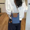 Nova Bolsa Transversal Estilo Balde de Nicho Verão 2026 Mini Palha Moda Bolsa para Celular Feminina Bolsa de Ombro Trançada