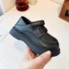 Zapatos pequeños de cuero para niñas, nueva colección otoño 2026, zapatos formales para niños para actuaciones, tallas medianas y grandes, mocasines negros de suela suave