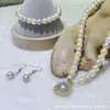 Novo Estilo Bússola Pingente Pérola de Concha Colar 8mm Colar para Mulheres, Estilo Ins de Luxo Leve, Versátil de Nicho, Sensação de Alto Padrão, Venda Direta da Fábrica