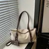 Bolso de mujer de lujo ligero, nicho, sensación de alta gama, nuevo, moderno, primavera, retro, para el trabajo, para ir al trabajo, de un solo hombro, bolso de axila
