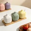 Estilo Minimalista Nórdico Frasco para Condimentos Caja de Cerámica para Condimentos para Uso Doméstico con Tapa y Bandeja de Madera, Contenedor Redondo para Condimentos para Glutamato Monosódico y Sal