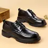 Sapatos masculinos estilo brogue transfronteiriços, sapatos casuais retrô de outono, sapatos de couro formais de negócios estilo britânico, sapatos para noivo de casamento