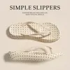 Chanclas de verano para mujer para uso en exteriores, sandalias de dedo con suela suave antideslizante, sandalias de playa con estampado de leopardo retro y cuadros rojos y blancos