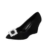 Nuevos tacones altos negros estilo francés para mujer 2026, de punta fina, con hebilla cuadrada y adornos de pedrería, caracterizados por un tacón delgado, diseño elegante y estilo versátil, con puntera poco profunda