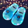 Pantuflas luminosas para niños niños y niñas uso interior y exterior lindos dibujos animados niños medianos y grandes bebé sandalias de casa verano