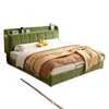 Cama doble moderna minimalista tapizada en tejido técnico con cabecero grande, bolsillos laterales para almacenamiento y adecuada para su uso en el dormitorio principal