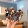 Sapatos de caminhada para bebê para primavera e outono, sapatos antiderrapantes de sola macia para meninos de 1 a 3 anos, tênis casuais de treino para meninas, tênis