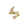 Anillo de Cola de Pez de Lujo Ligero y Exquisito Color Dorado con Circonita y Esmalte Incrustado, Diseño Abierto, Estilo de Nicho de Alta Gama, Anillo de Moda Apilable