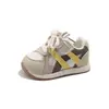 Zapatillas de entrenamiento alemanas para niñas, nuevo estilo otoño 2026, superficie de malla, suela suave, zapatillas tipo "dad shoes", versátiles, a la moda, zapatillas deportivas casuales