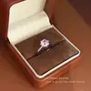 Un Anillo de Diamante Único y Versátil para el Dedo Índice, Estilo Exquisito y de Alta Gama, Adecuado Tanto para Hombres como para Mujeres