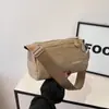 2025 Nueva Tela de Nylon Moderna Elegante Casual Color Sólido Gran Capacidad Bolso Cruzado al Hombro Debajo del Brazo Simple