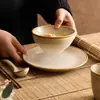 Juego de Vajilla de Cinco Piezas Esmaltado en Horno Color Marrón-Amarillo del Fabricante para Uso en Hotel y Restaurante, Incluyendo Tazones, Tazas, Platillos, Cucharas y Platos de Cerámica para la Cena