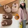 Zapatos de algodón de moda para niñas, nuevos zapatos mullidos estilo coreano otoño/invierno 2026, de suela plana, forrados de felpa, cálidos y adecuados para usar en exteriores