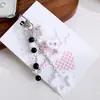Chaveiro Estilo Coreano Ins Preto e Branco Estrela Vazada Corrente de Acrílico Pingente de Conta Coração Acessório Versátil para Bolsa