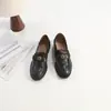 Otoño 2024 Estilo Británico Piel de Vaca de Primera Capa Hebilla Zapatos Pequeños de Cuero Estilo Británico Retro Slip-on Zapatos para Mujer Mocasines