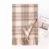 Bufanda gruesa de cuadros para otoño e invierno para niñas, calentador de cuello de invierno para parejas y estudiantes, elegante y cálido para ir al trabajo, chal con flecos estilo coreano
