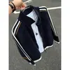 Chaqueta deportiva azul marino de tres rayas para hombre, sudadera cárdigan estilo universitario de otoño, hombro derecho, chaqueta de béisbol con cuello alto