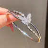 Pulsera con Cierre de Mosquetón de Mariposa y Cruz de Circonita, Bañada en Oro Real de 18K, Pulsera Exquisita y de Moda, Joyería de Lujo Ligero y de Alta Gama para Mujeres