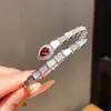 Pulsera Abierta de Serpiente con Circonita y Nácar Estilo Fresco de Personalidad Pulsera Simple de Moda Lujo Ligero Sensación de Alta Gama Joyería de Mano Venta al por Mayor