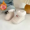 Botas de nieve de caña alta para niñas pequeñas, zapatos cálidos para bebés, zapatos de otoño e invierno para niños pequeños, botines forrados de polar para niñas, zapatos para niños