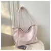 Bolsa Simples e Versátil para Mulheres, Grande Capacidade, Nova Bolsa de Ombro Casual Primavera e Verão 2026, Bolsa Tote de Couro Macio para Trabalho e Deslocamento
