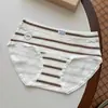 A9570 Ropa interior de mujer de encaje a rayas retro Maillard floral para principios de otoño, suelta, algodón puro para todas las estaciones, entrepierna extendida, 10A antibacteriana