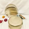Em estoque Caixa de Lata Redonda Coelho Branco Caixa de Ferro Biscoitos Lanches Balas de Leite Produtos de Ano Novo com Mão Caixa de Doces de Casamento