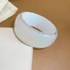 Pulsera Geométrica Irregular de Resina Minimalista Transfronteriza Europea y Americana con Diseño Único, Lujo Ligero y Sensación de Alta Gama