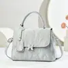 Bolsa quadrada pequena francesa de comércio exterior versátil da moda de luxo leve casual de alta qualidade clássica estilosa transversal moderna
