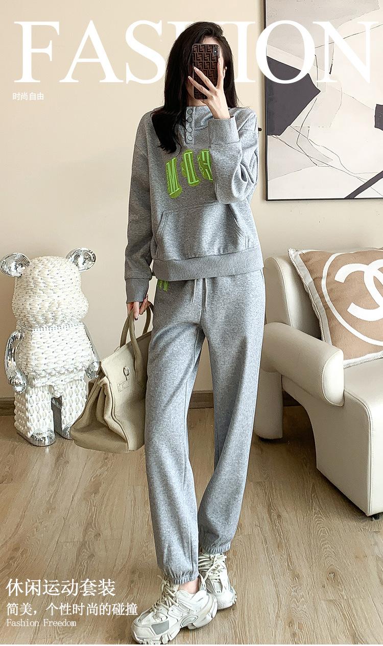 跨境淘货源分销2024秋冬季新款街头潮流减龄小个子爆款欧货网红款运动套装休闲运动气质休闲时尚流行新款秋装秋装女装时尚套装套装女装秋季套装女套装女女士运动服女装两件套套装卫衣套装休闲套装秋季套装女装时尚套装盐系休闲套装女装2024百搭设计感小众洋气欧货阿里国际站跨境采购Cross-border, shopping source, foreign trade, export, distribution 2024 fall, winter, new, street trend, explosive, European goods, network red, sportswear, leisure sports, temperament leisure, fashion popular, new autumn wear, autumn women's wear, fashion suit, women's wear, women's wear, women's wear, women's sportswear, women's two-piece, hoodie suit, casual suit, autumn suit, women's wear, Fashion suit salt department, casual suit women's dress, Ali International Station, cross-border procurement