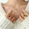 Novo Estilo Francês Retro Moda Simples Luxo Leve Design de Nicho Aço Titânio Banhado a Ouro Pingente Pérola de Concha Alto Brilho Colar Joias