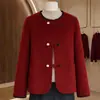 Abrigo de lana de alta gama para otoño para madres, nuevo estilo otoño e invierno 2026, ropa para mujeres de mediana edad, top de lana de doble cara estilo Chanel para mujeres