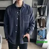 Colección Otoño 2026: Camisa de alta gama, elegante, de manga larga con costuras visibles, una camisa de corte holgado, moderna y cómoda para hombres jóvenes, perfecta para diversas ocasiones